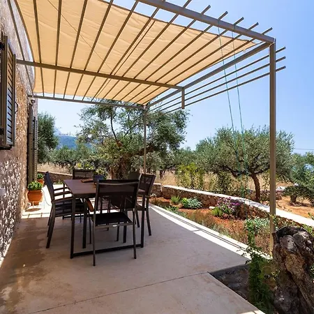 וילה Mani Harmony Stone House *